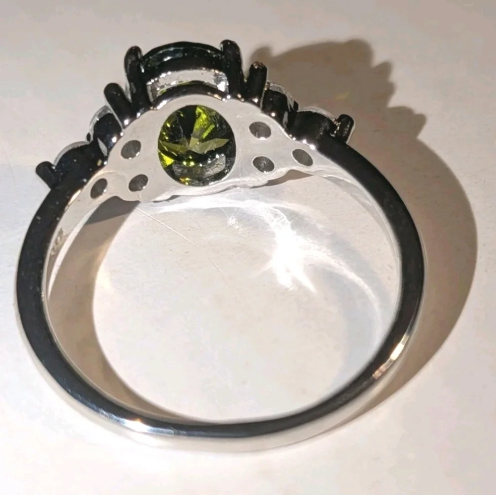 925 Dazzling 8 Ct Brilliant Cut olive green Gem Stone Engagement Ring Sz 10